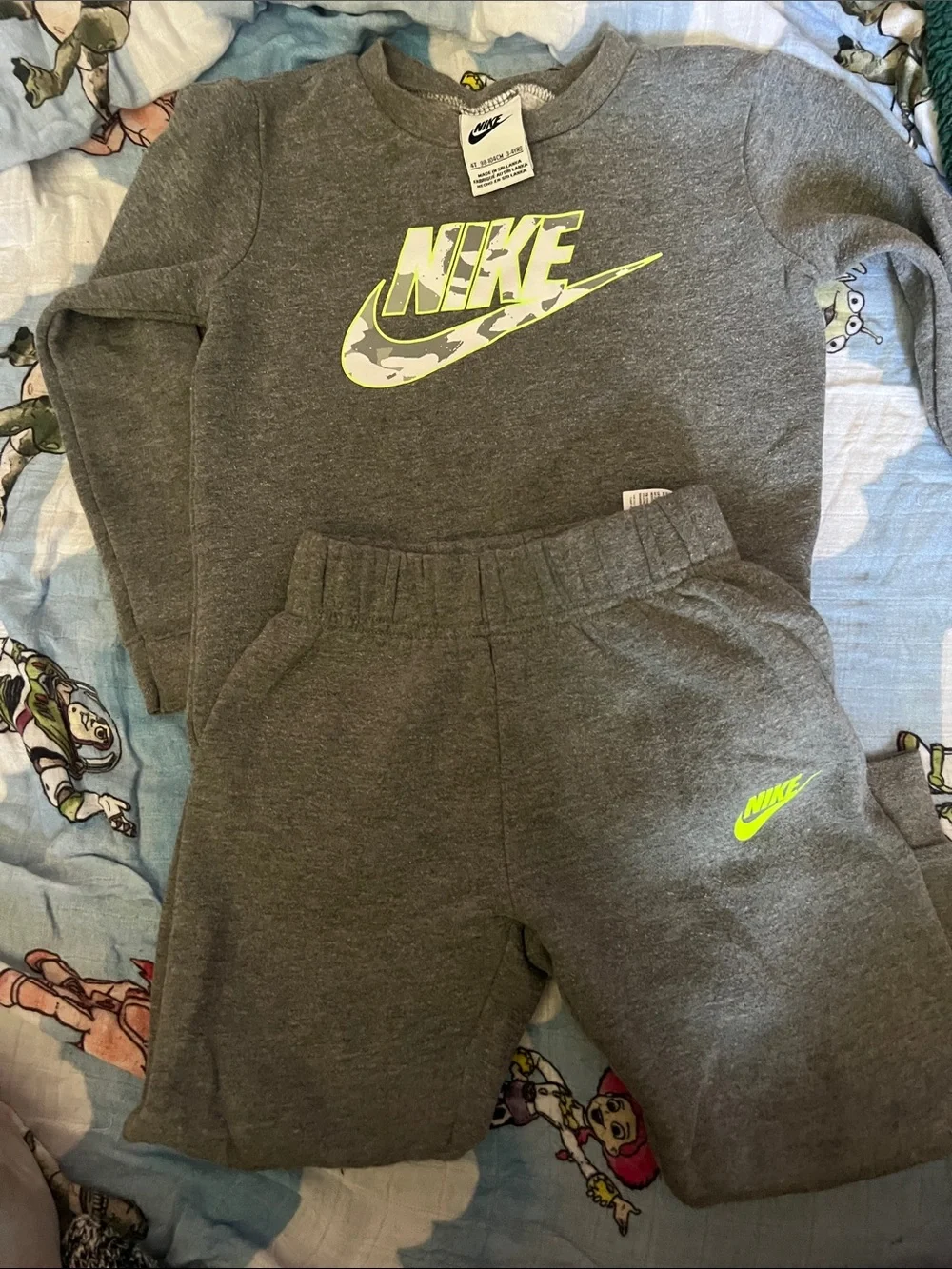 Nike Kids' Gray sweatsuit  - Neon Logo